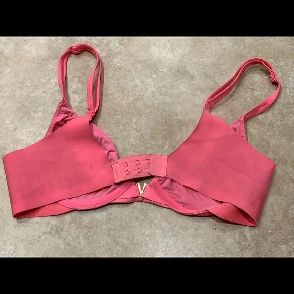 Victoria’s Secret plunge bra 32A - Picture 2 of 7